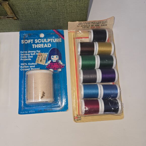 Vintage Green Wood Sewing Box w/ Spool Caddy 70+ Thread Spools JP Coats TG&Y - Picture 13 of 16